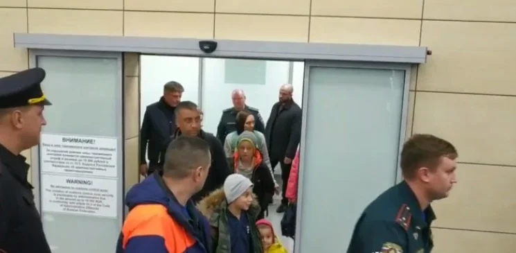 Первый самолëт с эвакуированными из сектора Газа россиянами приземлился в аэропорту Домодедово.