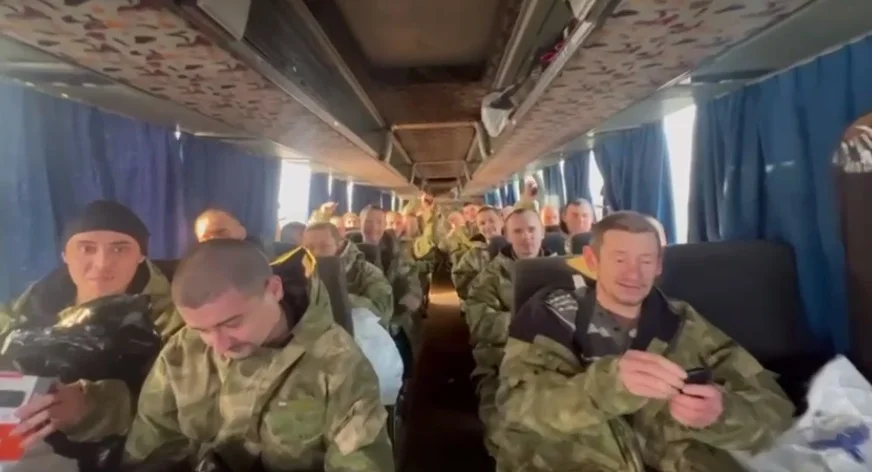 Обмен пленными сегодня 31.01.2024, последние новости - 195 российских и украинских военнопленных едут домой
