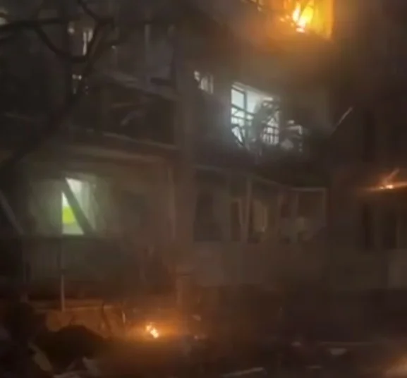 ВСУ ударили беспилотником по Питеру разбив жилую пятиэтажку (4 видео)
